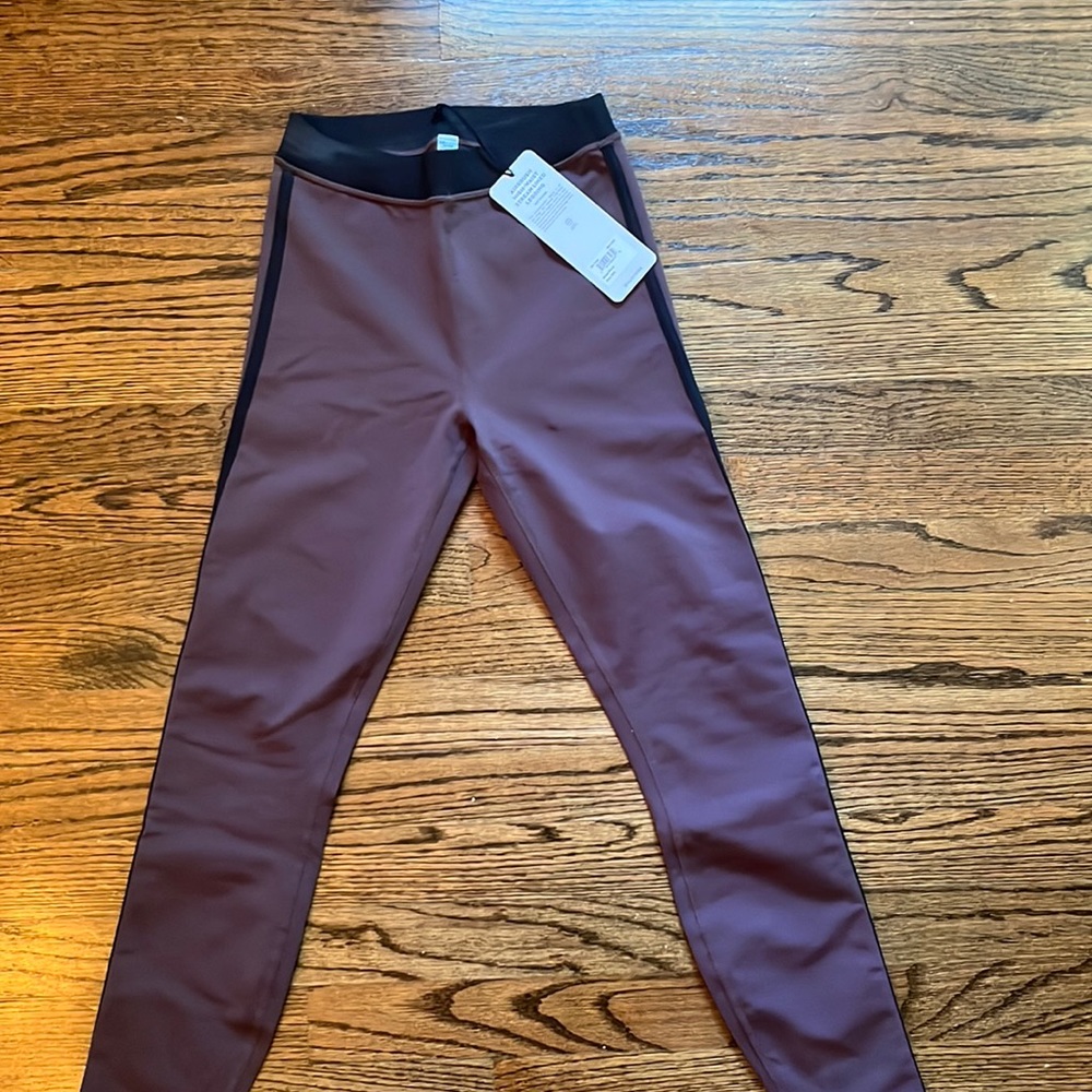 NWT-Alo Raisin and black striped leggings